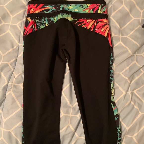Fabletic Cropped Leggings - Picture 2 of 3